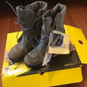 Air Force combat boot temperature weather